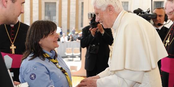 Descripcin: http://www.periodistadigital.com/imagenes/2011/07/05/presidenta-papa_560x280.jpg