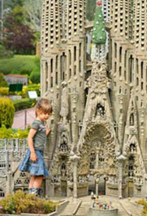 Descripción: http://www.que-visitar.es/sites/default/files/common/catalunya-en-miniatura-ninos.jpg