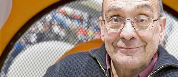 Descripción: El polémico sacerdote Manuel Pousa presentó su libro la pasada semana en Barcelona