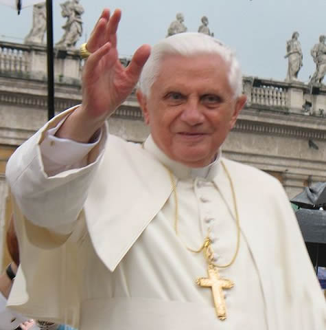 http://ocioseando.net/wp-content/uploads/2011/04/papa-benedicto-xvi.jpg