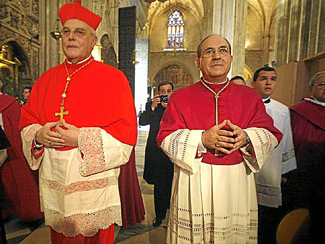 Carlos Amigo Vallejo y Juan José Asenjo, en la Catedral. | El Mundo